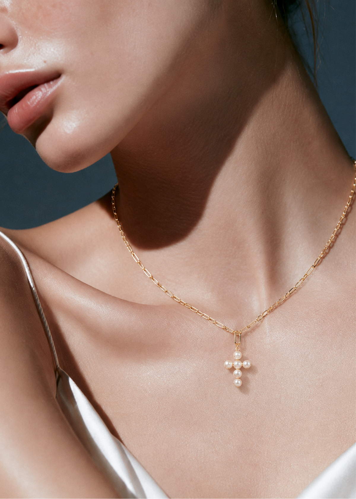 Exquisite Pearl Cross Necklace