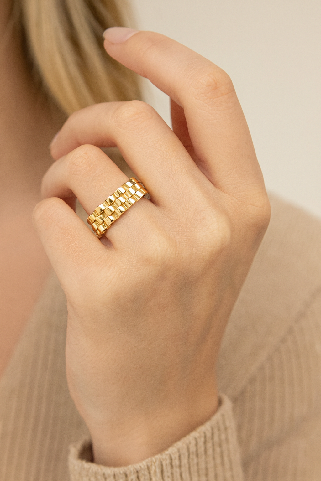 Curve Ring
