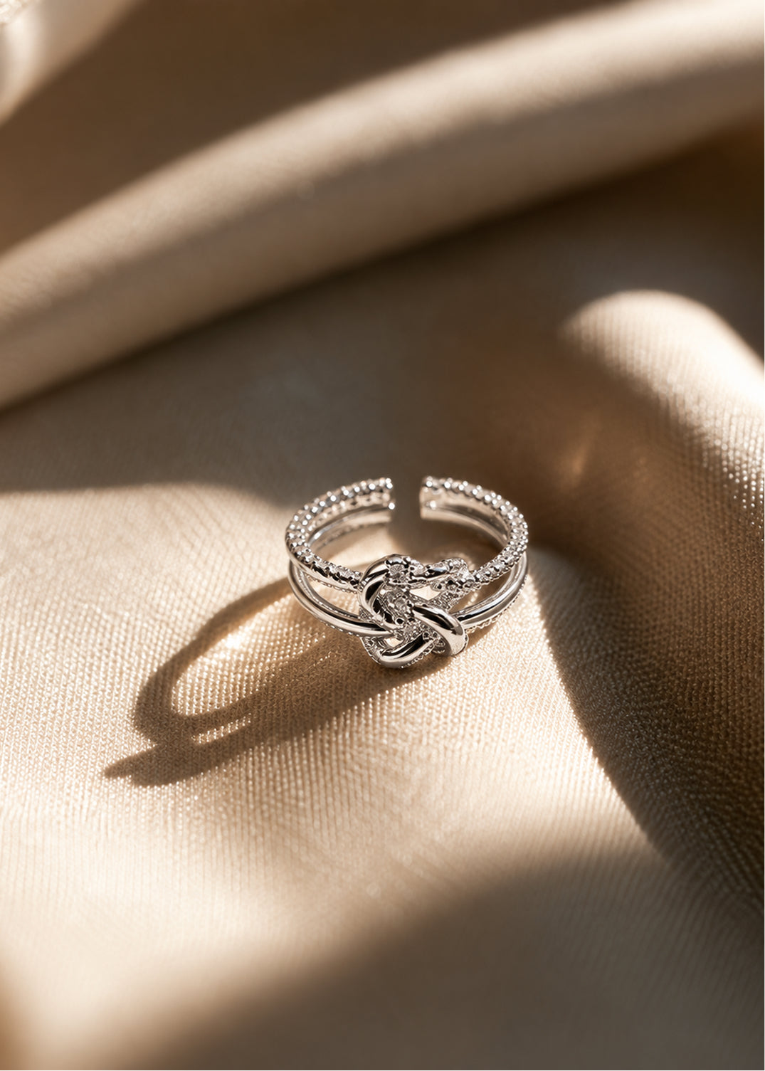 Interlocked Multi-Band Ring
