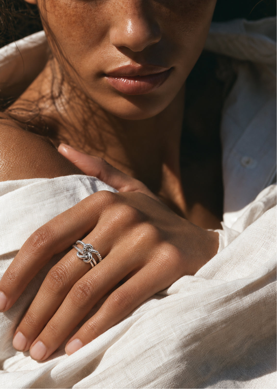 Interlocked Multi-Band Ring